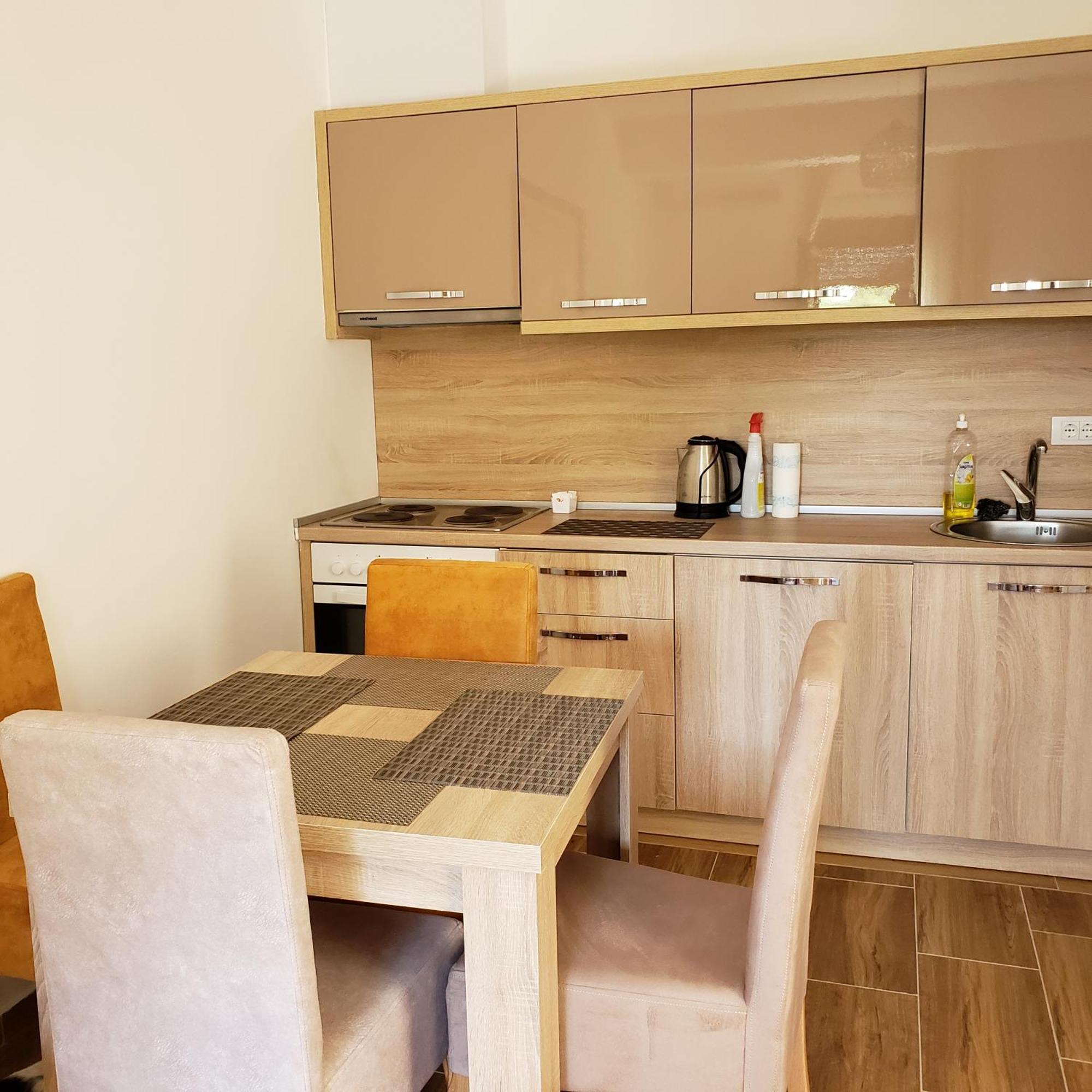 Green Hill Apartments أولتْسي الغرفة الصورة