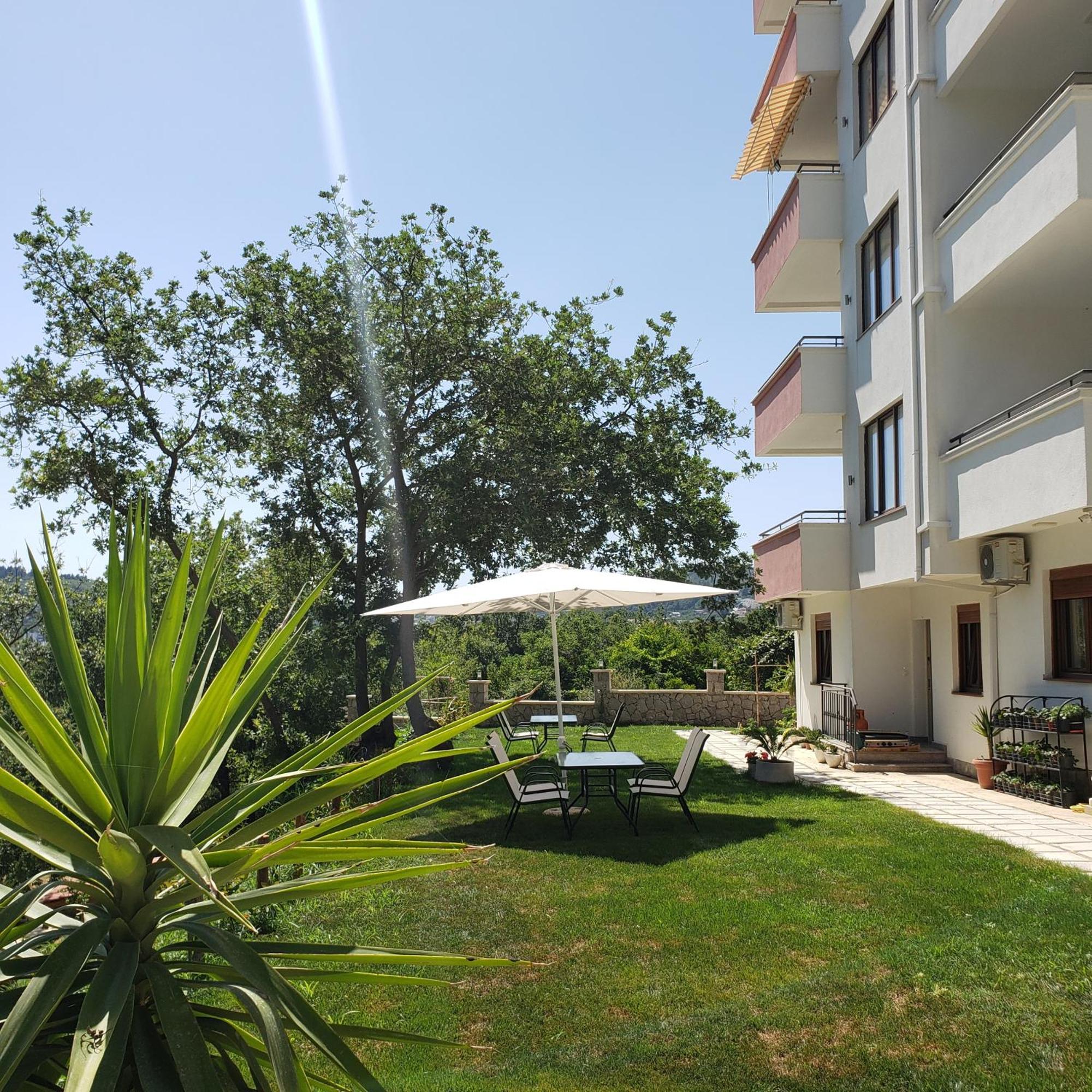 Green Hill Apartments أولتْسي الغرفة الصورة