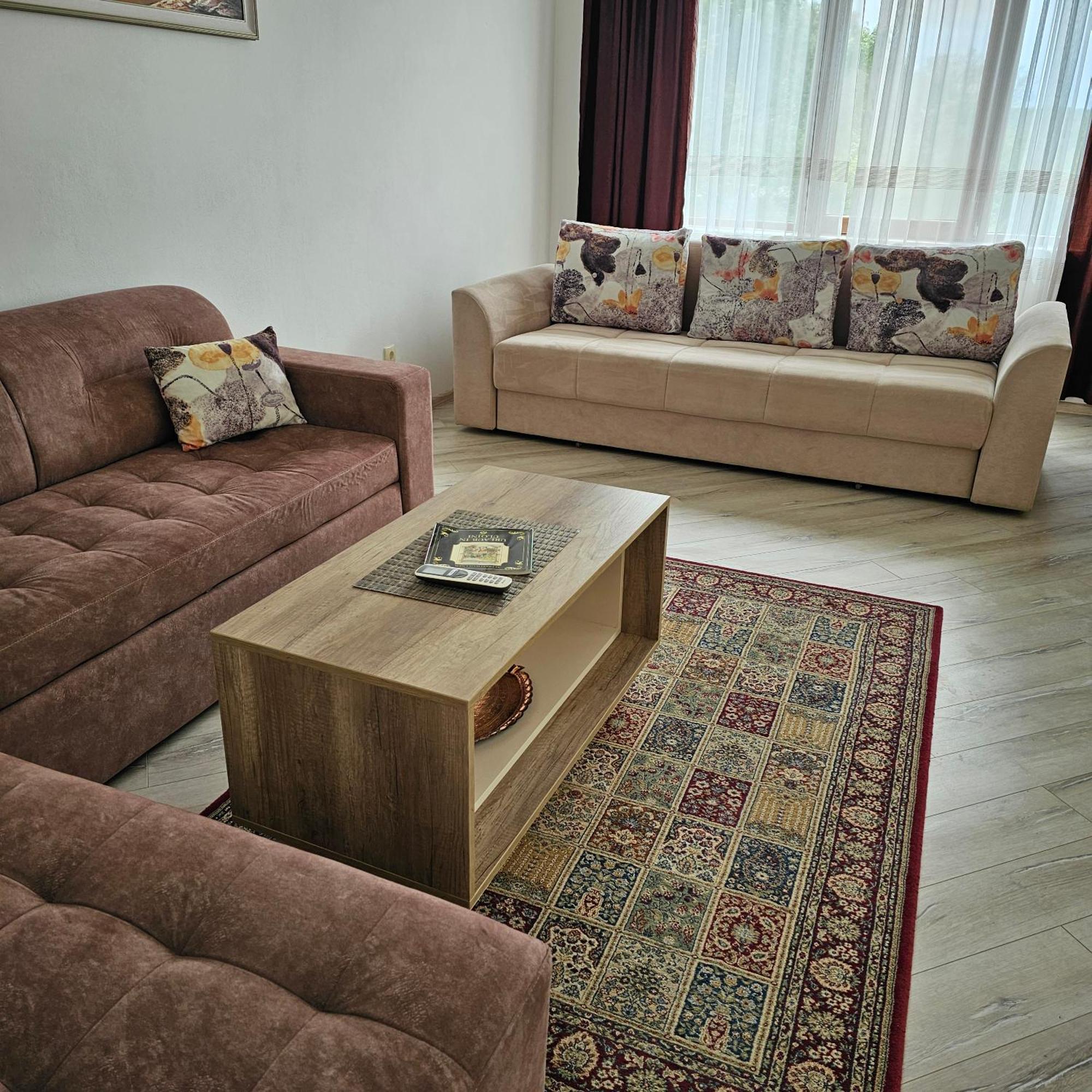 Green Hill Apartments أولتْسي الغرفة الصورة